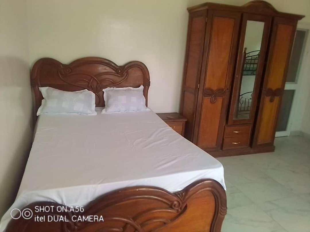 Villa Diambars Sali Tapé Exteriör bild
