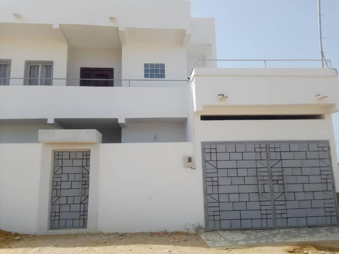 Villa Diambars Sali Tapé Exteriör bild
